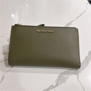 Michael Kors Jet Set Large Leather Smartphone Wristlet Wallet in Olive green